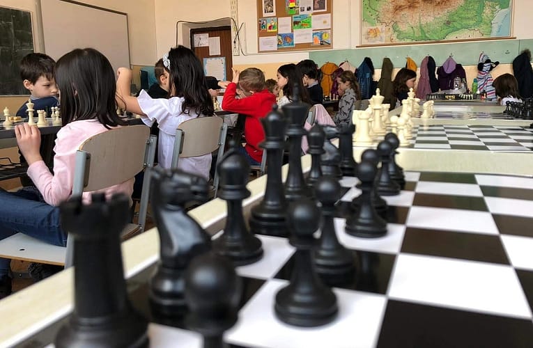 Știri recente din educație:300 de profesori  s-au înscris în„Educație prin șah” 