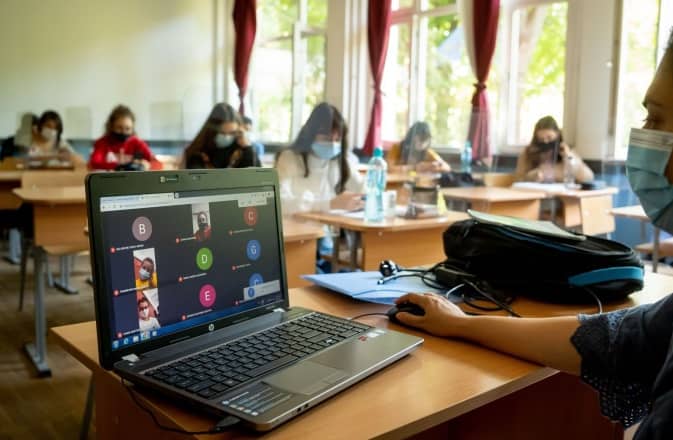 Cursuri de pregătire pentru Bacalaureat 2021 și admiterea la facultate oferite de profesorii și studenții Universității din București