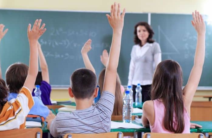Profesorii nu mai pot să dea meditații elevilor din clasele proprii
