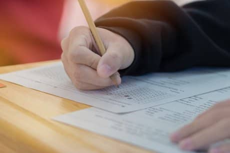 Știri recente din educație: Liceele vor putea organiza examen de admitere