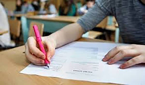 Elevii de clasa a VIII-a încep luni Evaluarea Națională