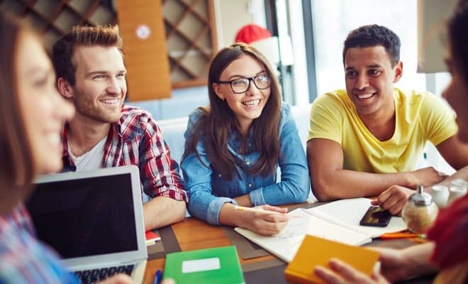 Știri recente din educație: Cardul european  va fi disponibil pentru tineri