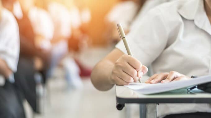 Știri recente din educație:Înscrierea la facultate – printr-o platformă digitală