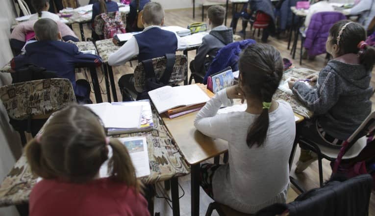 Școlile vor putea decide singure numărul de ore și ce materii să păstreze la clasele V-VIII