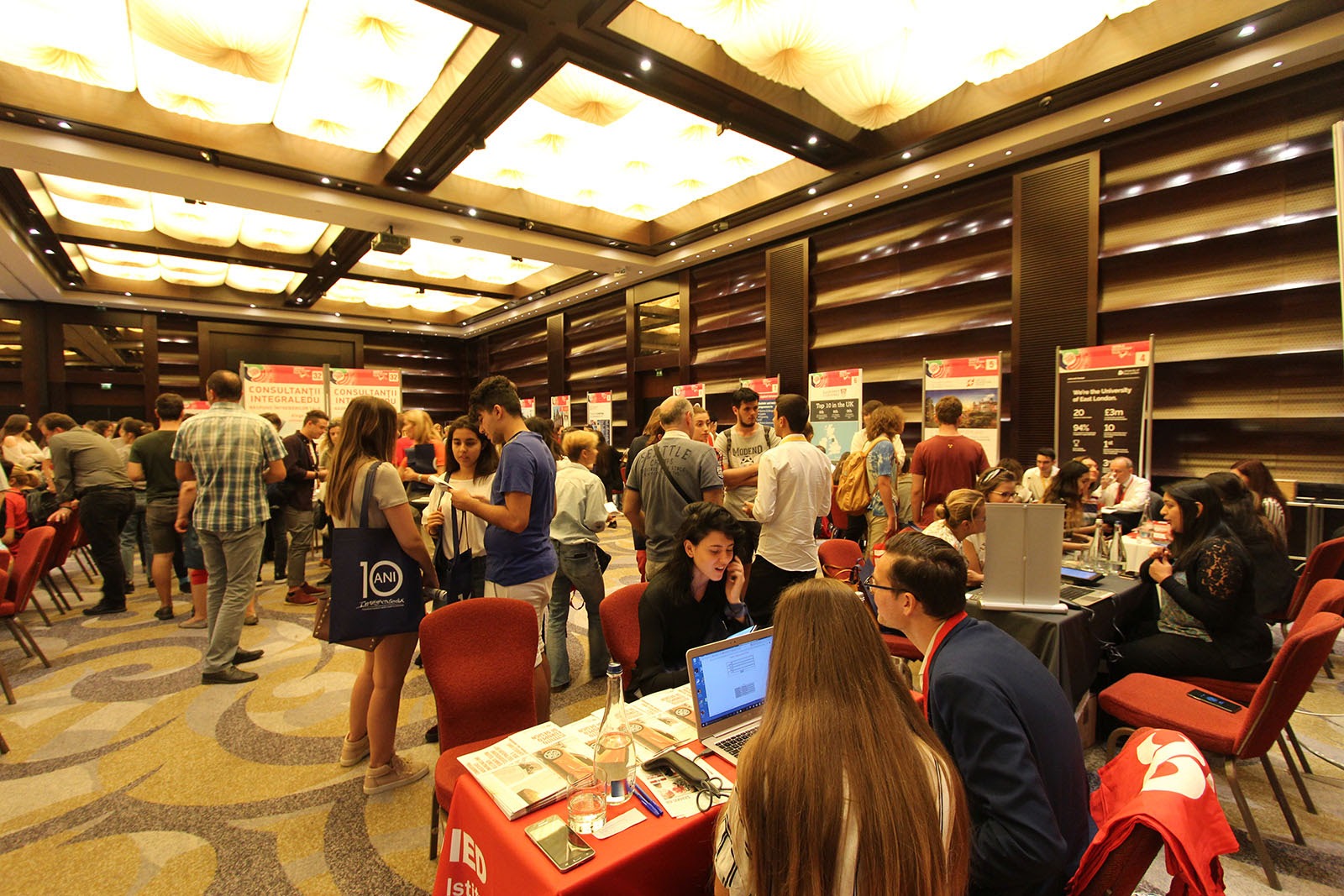Începe World Education Fair