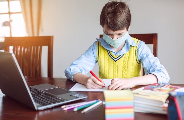 Școlile trebuie să regândească curriculum-ul