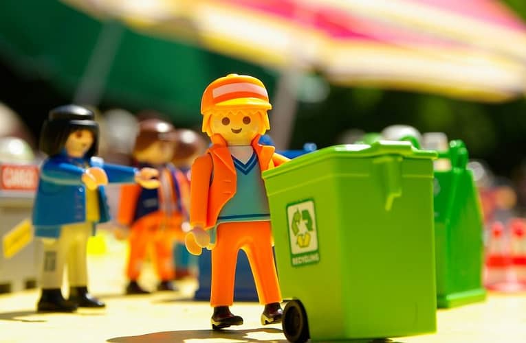 Elevii vor începe colectarea selectivă a deșeurilor reciclabile