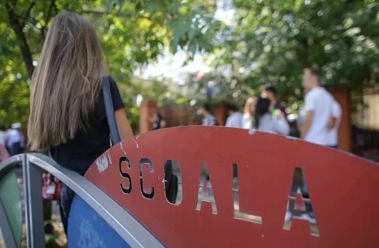 Elevii capabili de excelență pot promova doi ani de studii într-unul